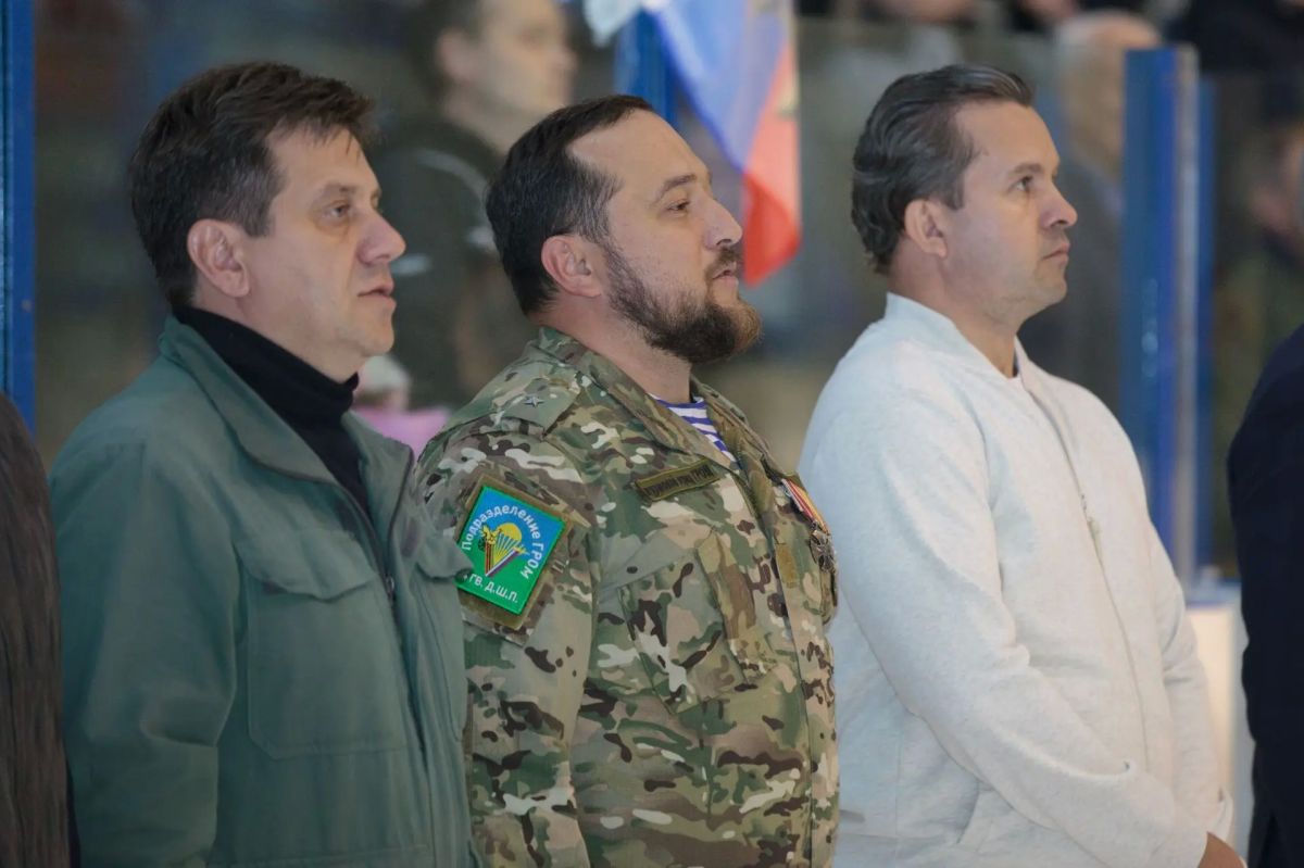 В спорткомплексе «Кристалл» стартовал первый хоккейный Кубок памяти бойцов, погибших на СВО В спорткомплексе «Кристалл» стартовал первый хоккейный Кубок памяти бойцов, погибших на СВО
