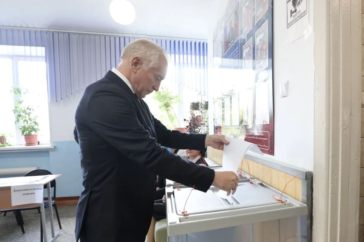 Владимир Мазур: Сегодня утром, с началом голосования, посетил свой избирательный участок Владимир Мазур: Сегодня утром, с началом голосования, посетил свой избирательный участок