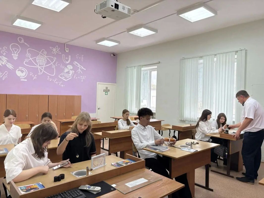 Владимир Мазур: Чтобы вырастить новое поколение инженеров, исследователей и учёных, которыми всегда славилась наша область, нужна среда, комфортные и светлые классы с современным учебным оборудованием
