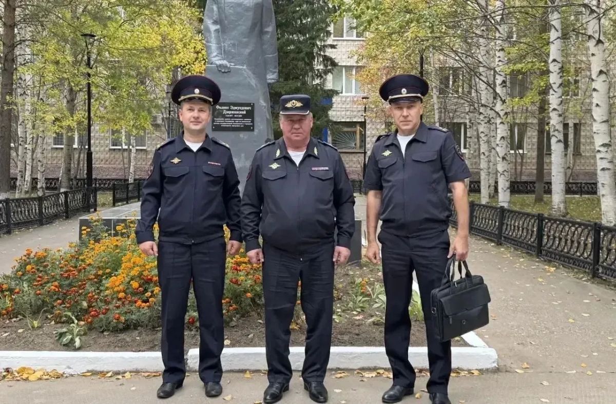 Начальник регионального УМВД Александр Никульников посетил крайний север Томской области с рабочим визитом Начальник регионального УМВД Александр Никульников посетил крайний север Томской области с рабочим визитом