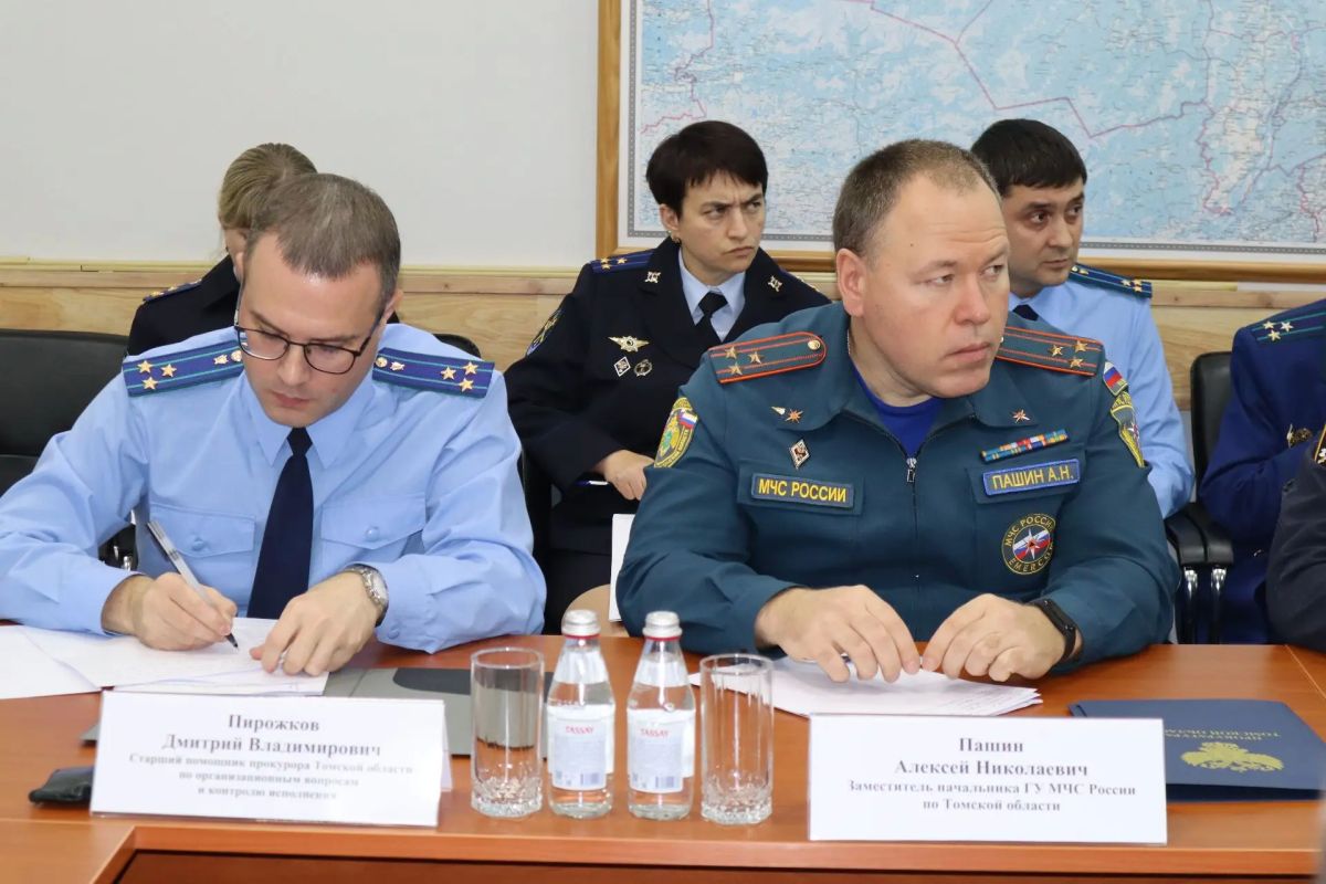 Прокурор Томской области Сергей Ломакин обсудил с правоохранителями эффективность противодействия преступлениям, совершенным организованными группами и преступными сообществами Прокурор Томской области Сергей Ломакин обсудил с правоохранителями эффективность противодействия преступлениям, совершенным организованными группами и преступными сообществами