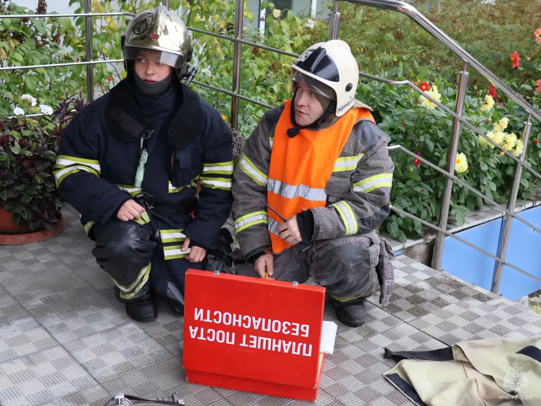 Томские огнеборцы ликвидировали условное возгорание в учебном корпусе Томского государственного университета Томские огнеборцы ликвидировали условное возгорание в учебном корпусе Томского государственного университета