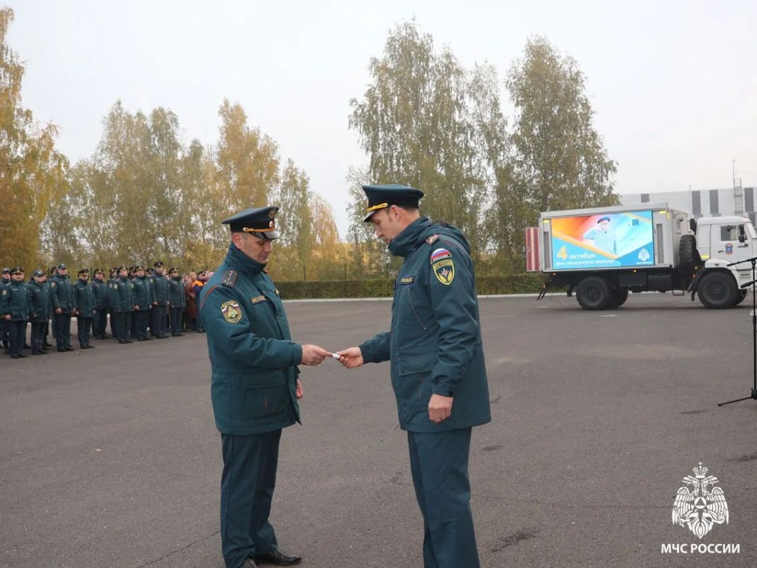 В Главном управлении МЧС России по Томской области состоялось торжественное построение в честь 94-й годовщины со дня образования гражданской обороны В Главном управлении МЧС России по Томской области состоялось торжественное построение в честь 94-й годовщины со дня образования гражданской обороны