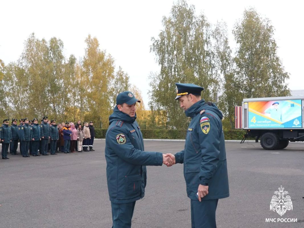 В Главном управлении МЧС России по Томской области состоялось торжественное построение в честь 94-й годовщины со дня образования гражданской обороны В Главном управлении МЧС России по Томской области состоялось торжественное построение в честь 94-й годовщины со дня образования гражданской обороны