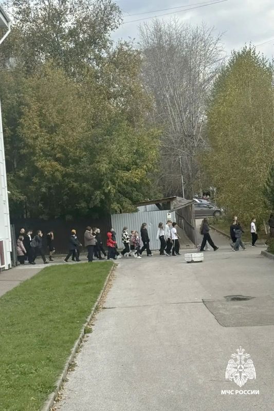 Как действовать при пожаре: томские школьники закрепили навыки эвакуации Как действовать при пожаре: томские школьники закрепили навыки эвакуации