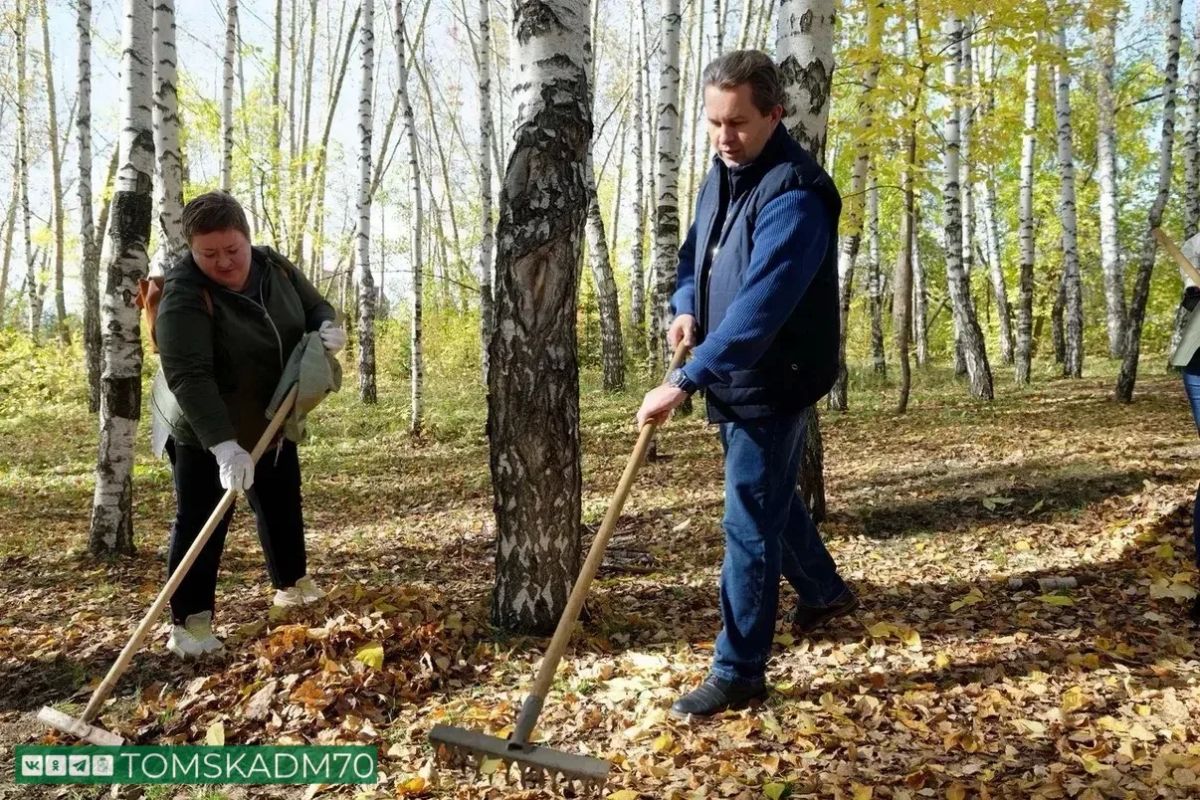 Дмитрий Махиня провел общегородской субботник Дмитрий Махиня провел общегородской субботник