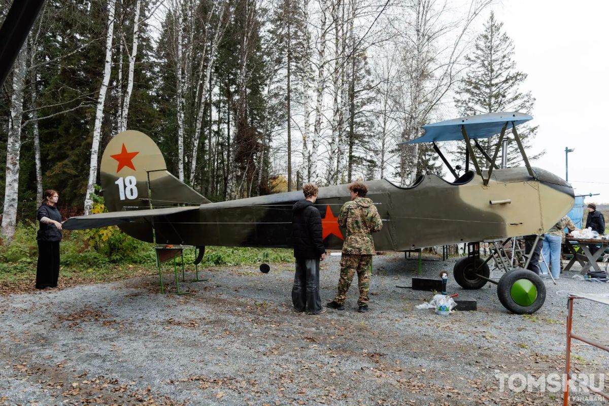 Легендарный ночной бомбардировщик По-2 установили в музее под Томском Легендарный ночной бомбардировщик По-2 установили в музее под Томском