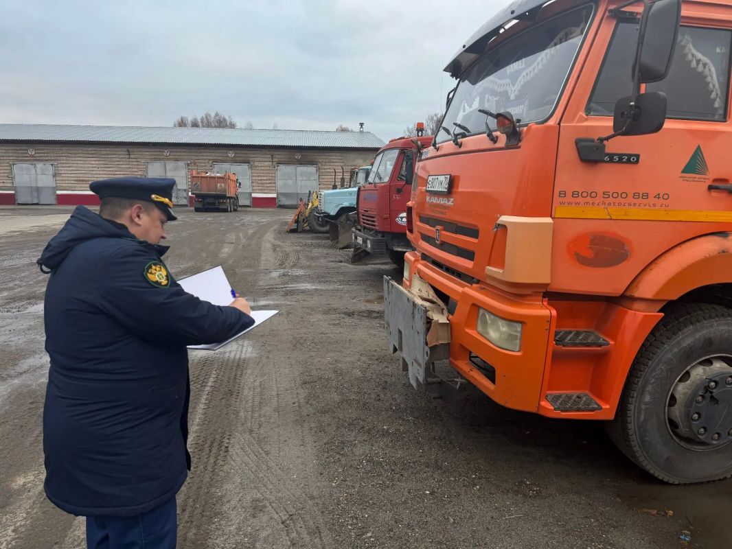 Прокурор Шегарского района Томской области Сергей Иванов проверил, как ведется подготовка к зимнему содержанию улично-дорожной сети