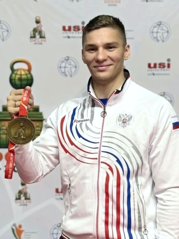 Томский гиревик Дмитрий Черкашин стал восьмикратным чемпионом мира!