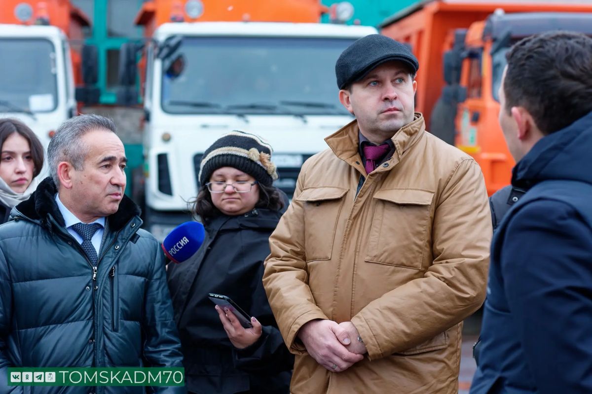 Дмитрий Махиня провел смотр техники «Томск САХ» к зимнему сезону Дмитрий Махиня провел смотр техники «Томск САХ» к зимнему сезону