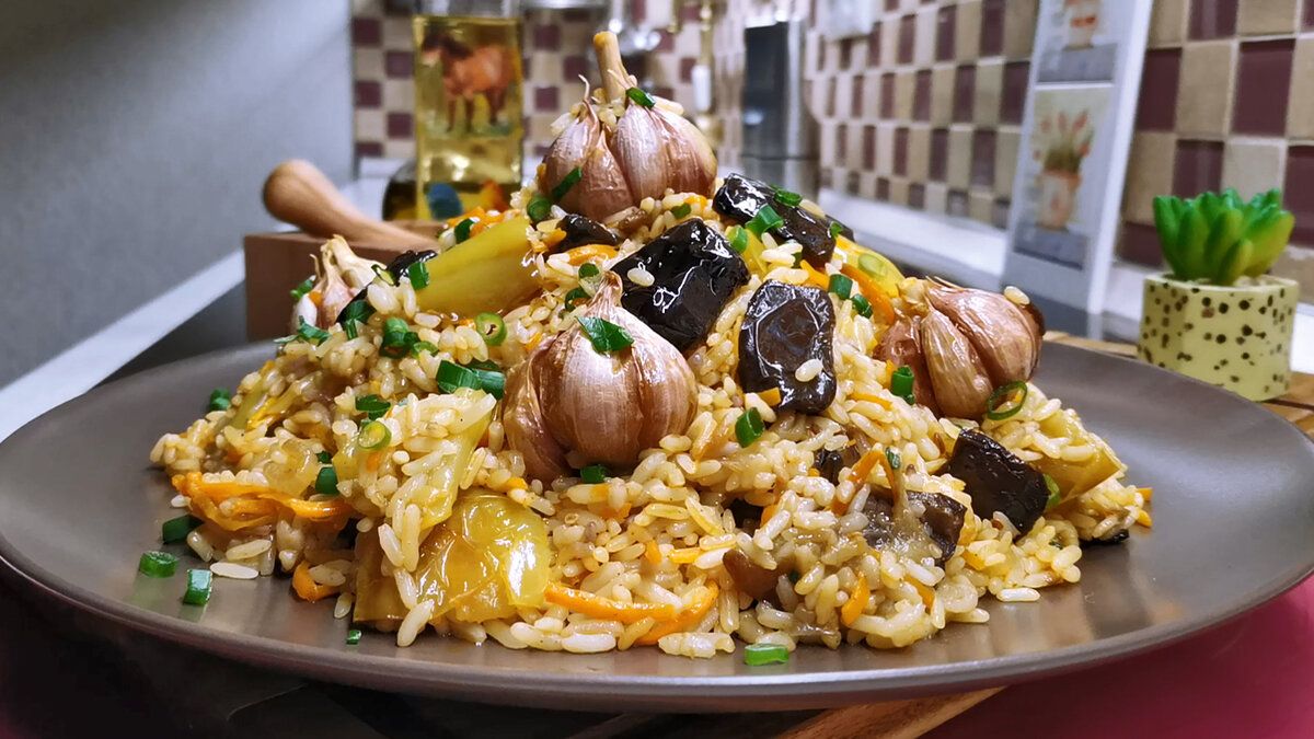 Рис с баклажанами: сытное и яркое блюдо без мяса