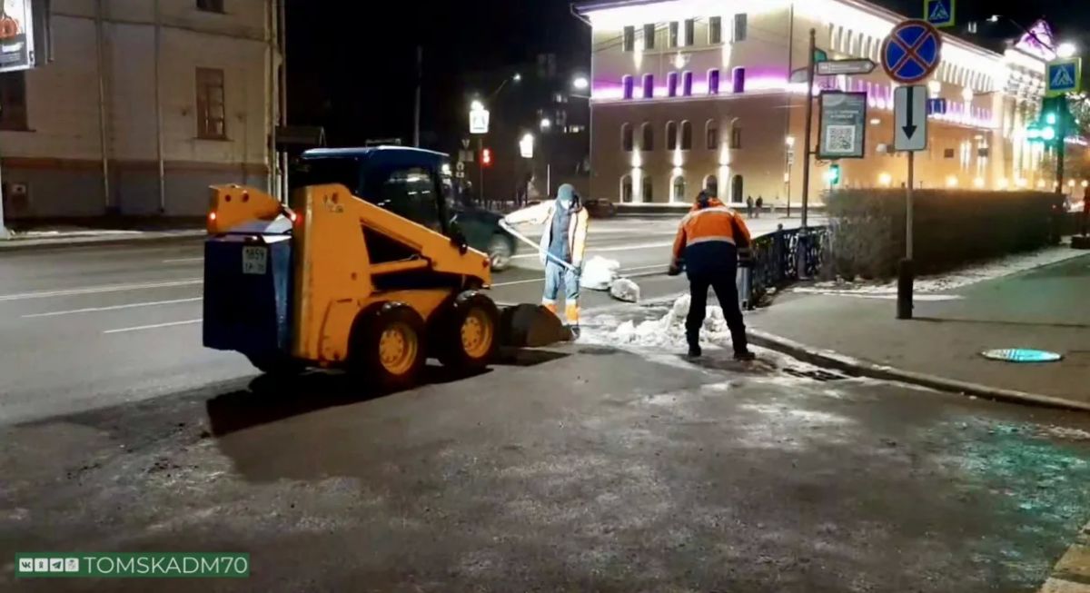 В выходные противогололедными материалами обработали 470 участков дорог Томска В выходные противогололедными материалами обработали 470 участков дорог Томска