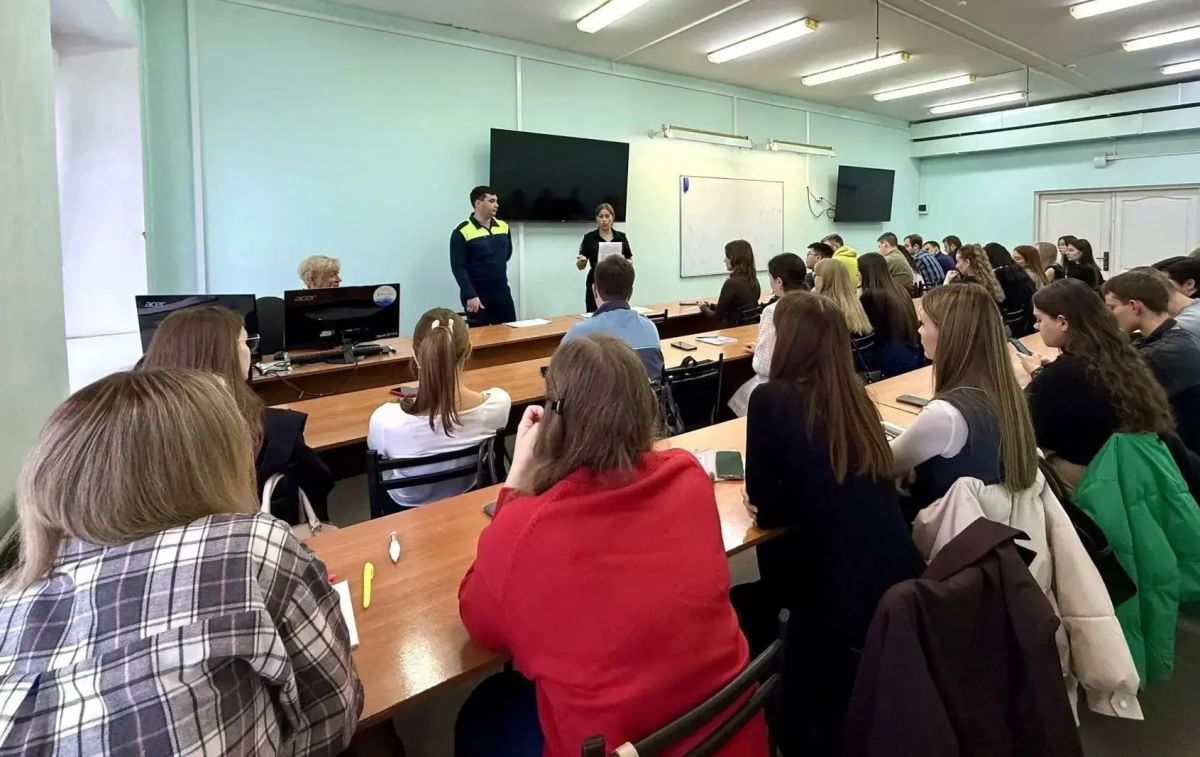 Тайны следствия: сотрудники томской полиции рассказали будущим юристам, чем реальная служба отличается от того, что показывают в различных телесериалах Тайны следствия: сотрудники томской полиции рассказали будущим юристам, чем реальная служба отличается от того, что показывают в различных телесериалах
