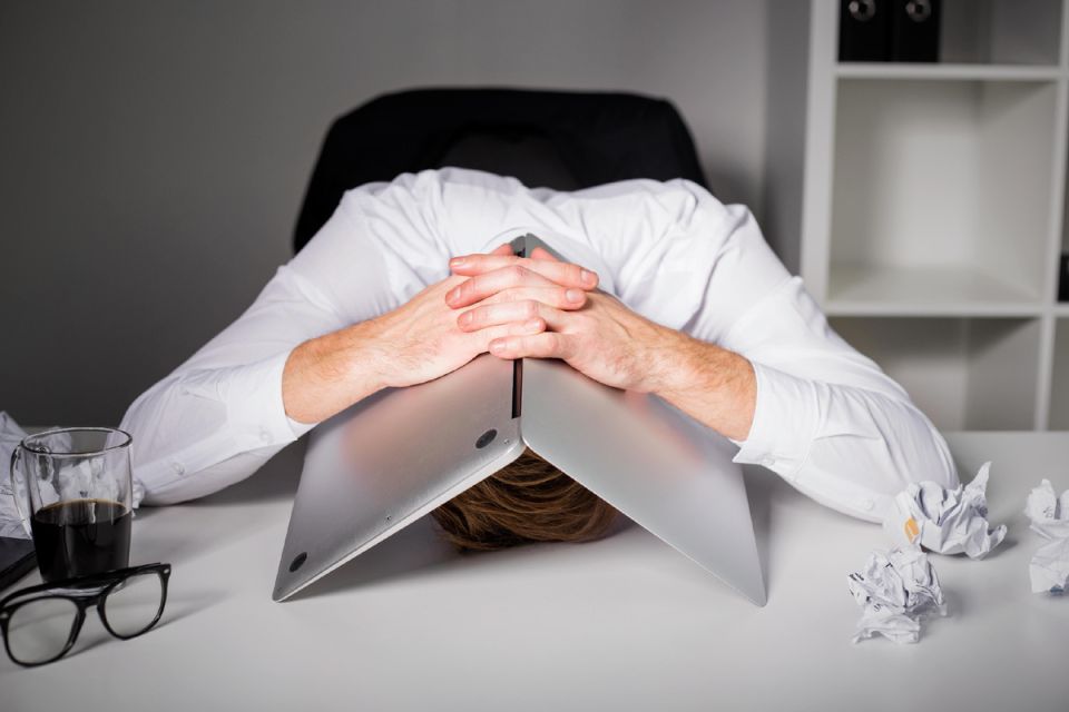 Как перестать быть «удобным» сотрудником и начать уважать себя на работе