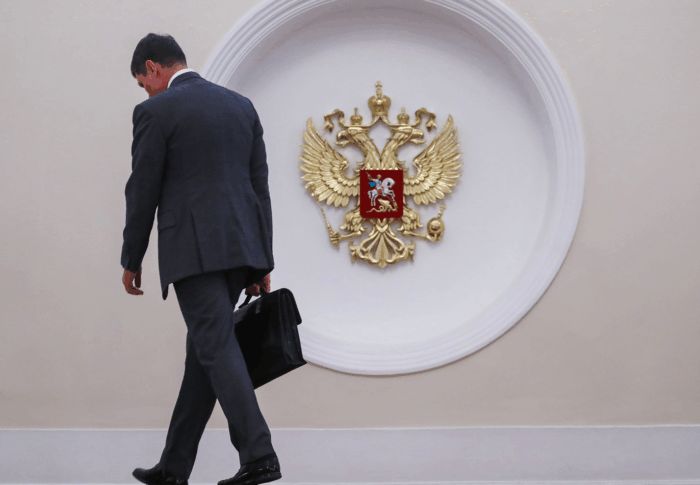 Отставки губернаторов: что стоит за резкой сменой кадров в российских регионах?