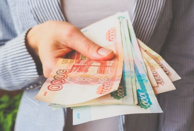 Обсуждения о правительственных ограничениях на денежные переводы: как это затронет мигрантов