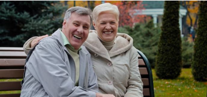 Пенсии женщин в России обогнали мужские: в чем причина?