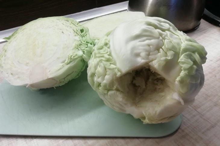 Как избежать слизи при квашении капусты с яблоками: 5 обязательных правил для хрустящей заготовки