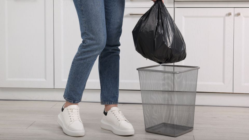 17 вещей, которые пора выбросить с кухни: избавляемся от ненужного хлама