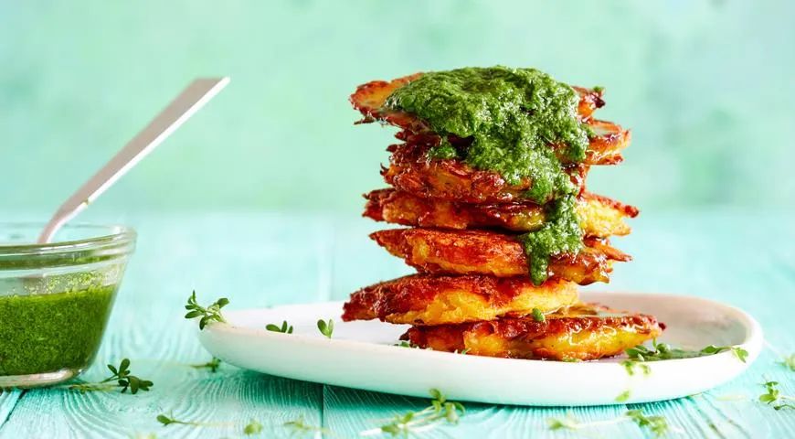 Тыквенные оладьи с зелёным соусом: идеальное угощение для любого повода