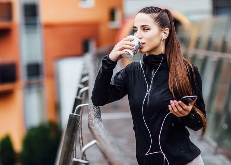 Кофе на тренировках: польза и риски