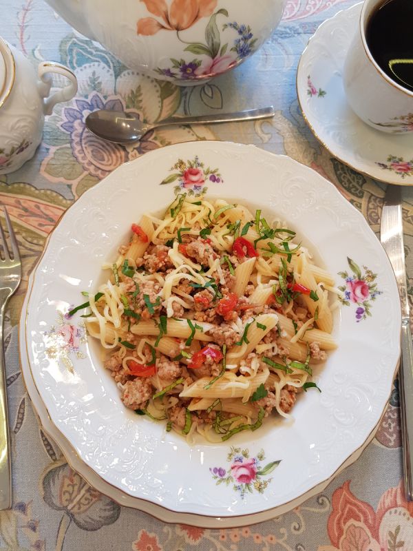 Осенний болоньезе: насыщенный соус из перцев и томатов для пенне