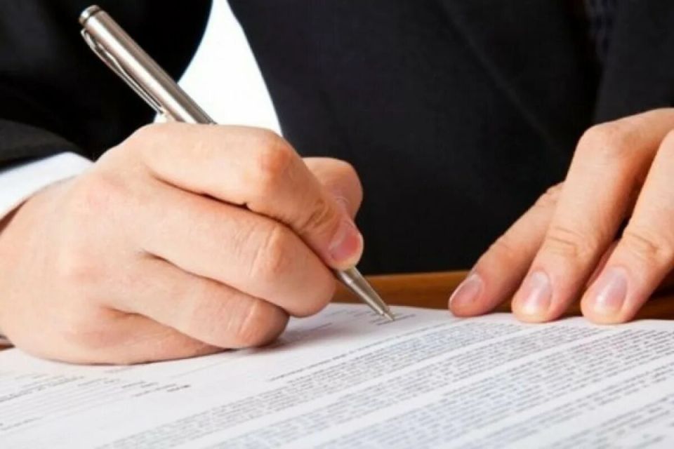 Почему в договорах дублируют сумму цифрами и прописью — и что суд признаёт при расхождении