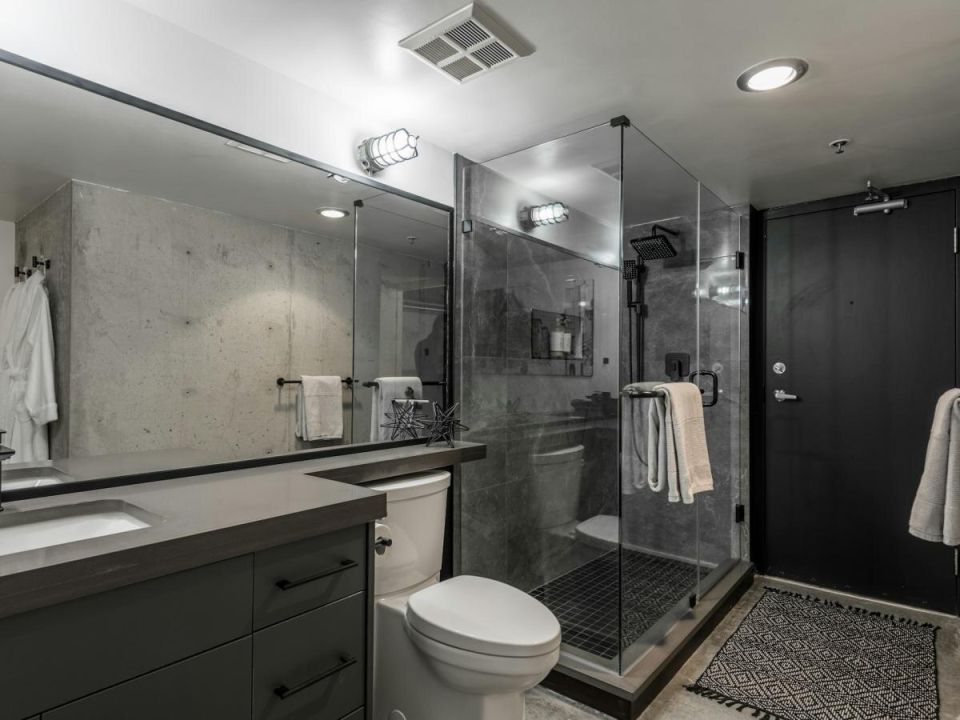 Какие участки в ванной требуют особого внимания при уборке