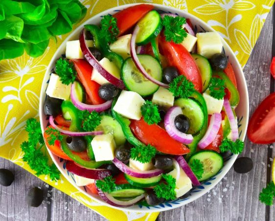 Греческий салат: узнайте секреты идеального вкуса и польза для здоровья
