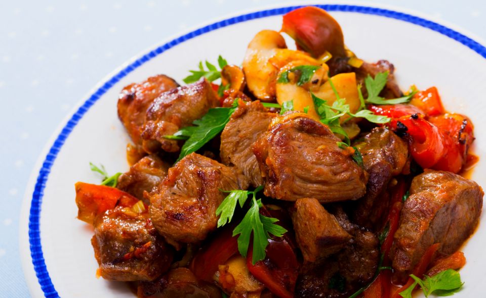 Как сделать мясо по-домашнему: секреты для уютного семейного ужина и обеды на всю неделю